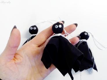 3 hängende Stoffgeister schwarz